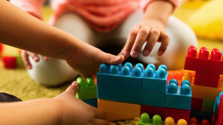 Perang Tarif Trump Ancam Legenda: Kip’s Toyland, Toko Mainan 80 Tahun di Ujung Tanduk Perang Tarif Trump Ancam Legenda: Kip’s Toyland, Toko Mainan 80 Tahun di Ujung Tanduk