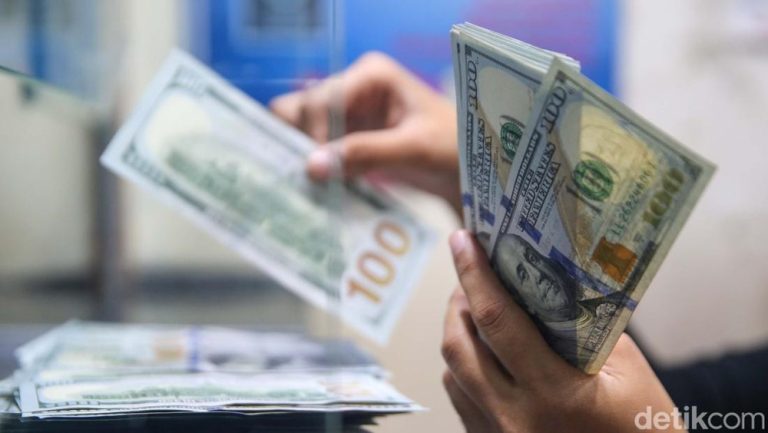 Gunungan Utang Negara: Moody’s Turunkan Peringkat Kredit AS dari AAA ke AA1