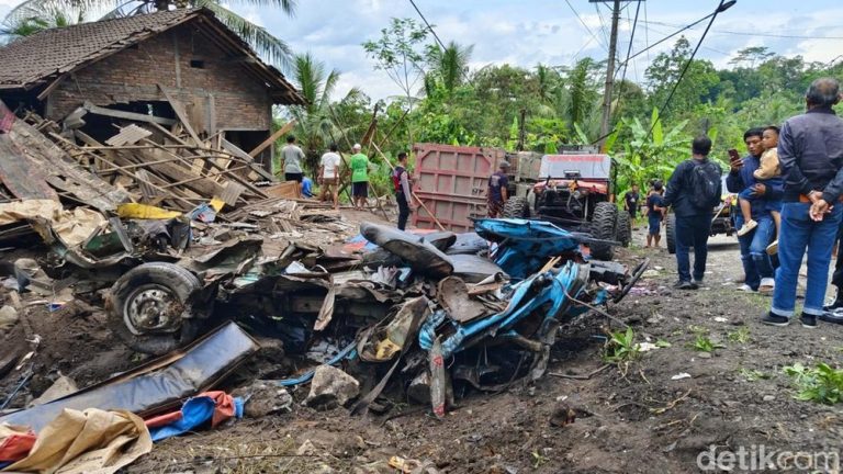 Tragedi Maut di Purworejo: Truk Tabrak Angkot, 11 Guru Tewas, Menhub Ancam Sanksi Berat