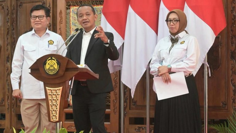 PLN Siap Gebrak Kegelapan: 780 Ribu Rumah Tangga Bakal Terangi di Program Lisdes 2025-2029 PLN Siap Gebrak Kegelapan: 780 Ribu Rumah Tangga Bakal Terangi di Program Lisdes 2025-2029
