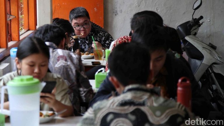 Mimpi Naik Kasta: Bisakah Pekerja Menengah Menjadi Kaya?
