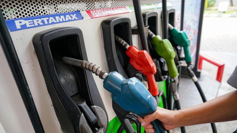 Harga BBM Nonsubsidi Pertamina Turun: Respon Terhadap Kebijakan Pemerintah dan Dampaknya bagi Konsumen