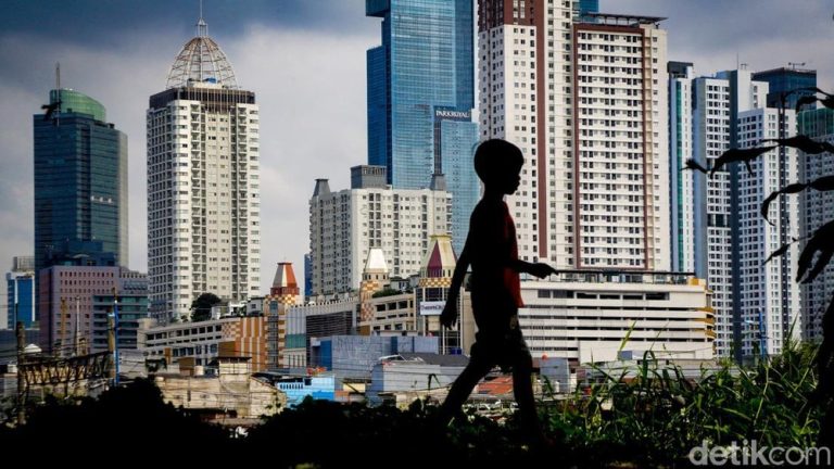 Ekonomi Indonesia Tersendat: Pelemahan Pertumbuhan Memicu Seruan Aksi Pemerintah