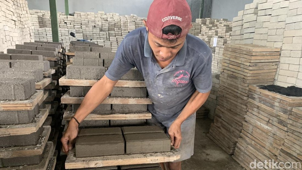 Krisis PHK di Industri Padat Karya: Desakan Sederhanakan Regulasi dan Dorong Revitalisasi Teknologi