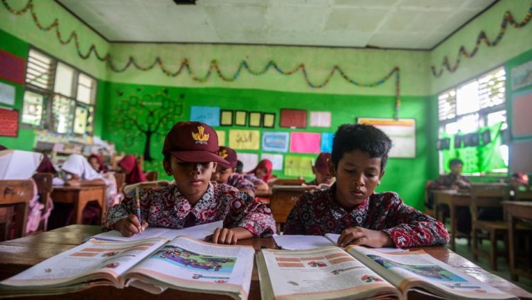 65 Sekolah Rakyat Siap Diresmikan Presiden Prabowo, Program Pengentasan Kemiskinan Melalui Pendidikan