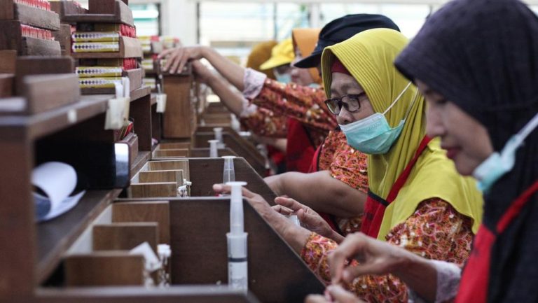 Ancaman PHK Massal Mengintai Sektor Padat Karya: KSPI Desak Pemerintah Bentuk Satgas
