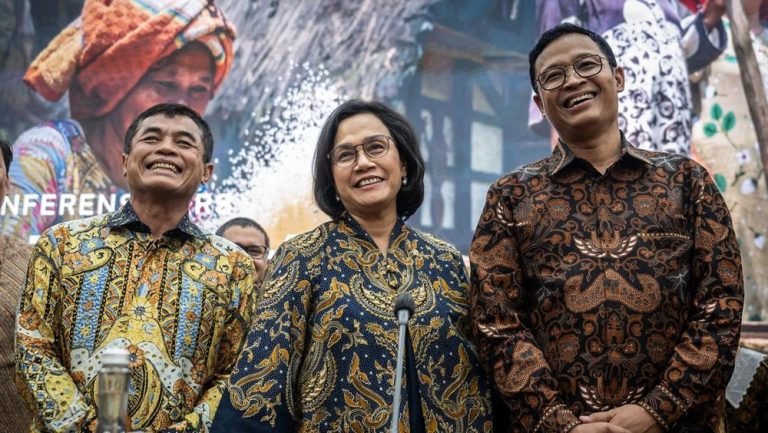 Sri Mulyani Lantik Dua Dirjen Baru, Tekankan Pentingnya Peningkatan Penerimaan Negara di Tengah Tantangan Ekonomi