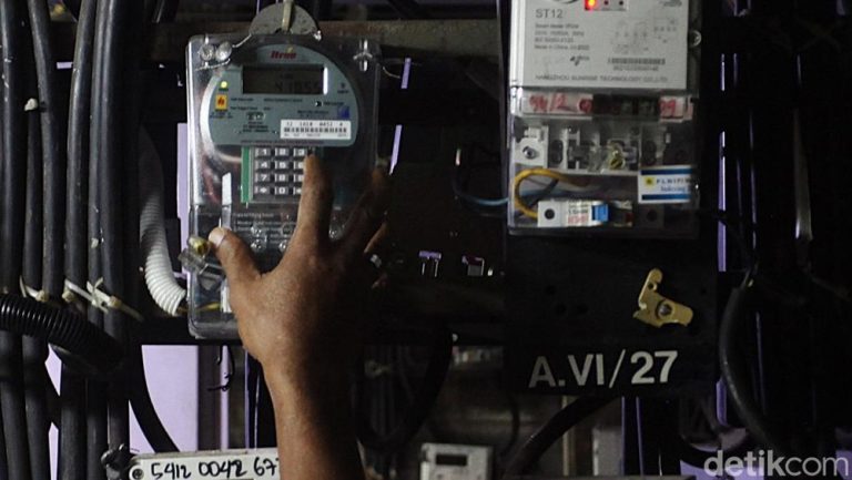 Pemerintah Tetapkan Tarif Listrik Tetap untuk Triwulan II 2025: Jaga Daya Beli dan Daya Saing Nasional