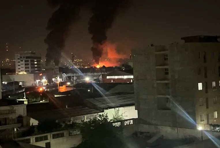 Israel Serang Iran: Ketegangan Memuncak, Dunia Menyikapi dengan Waspada