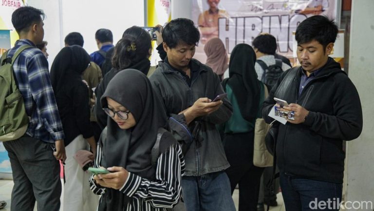 Wajah Pilu Pencari Kerja: Tabungan Menipis, Pekerjaan Tak Kunjung Jelas