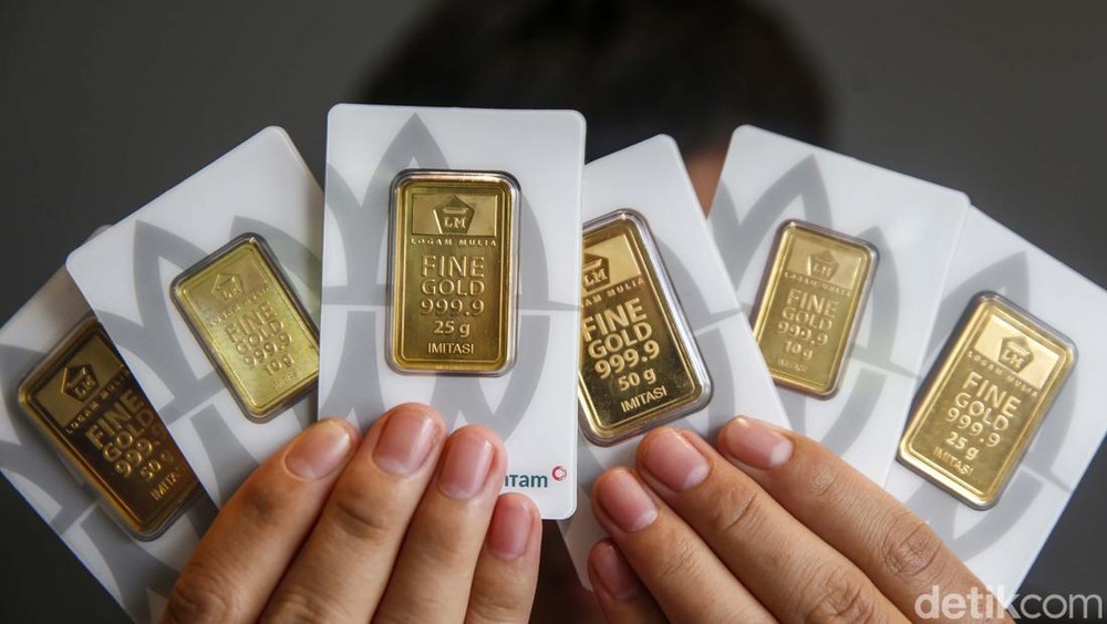 Harga Emas Antam Anjlok Rp 16.000 per Gram, Investor Dihadapkan pada Tren Penurunan