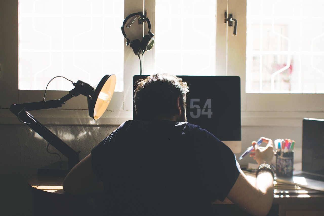 Tips Efektif dan Produktif Saat Work From Home: Biar Gaji Jalan, Tapi Tetap Nyaman di Daster