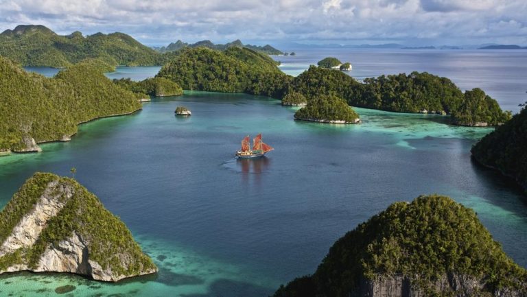 Anak Usaha Antam, PT Gag Nikel, Patuh pada Pembekuan Izin Tambang di Raja Ampat: Klaim Komitmen Lingkungan dan Kesiapan Verifikasi