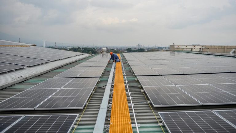 Kuota PLTS Atap Dibuka Juli: Pemerintah Dorong Adopsi Energi Terbarukan di Tengah Tantangan Ketersediaan SDM